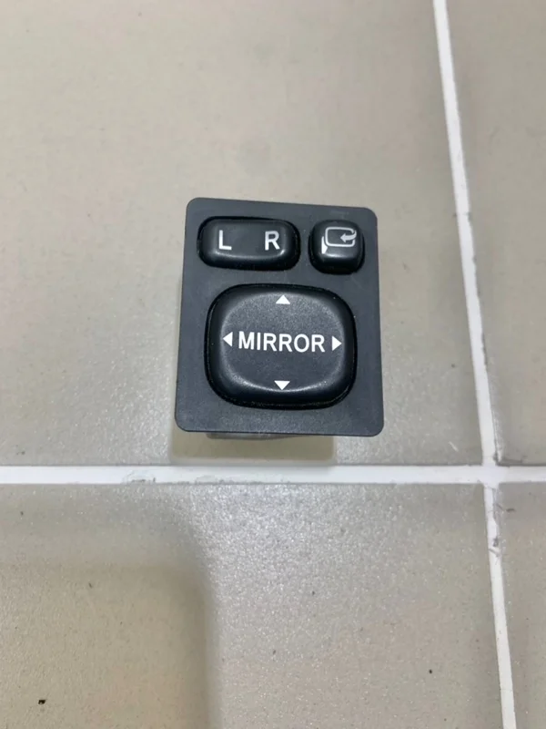 Переключатель регулировки зеркал Toyota Hilux VII рестайлинг (2011—2015) б.у