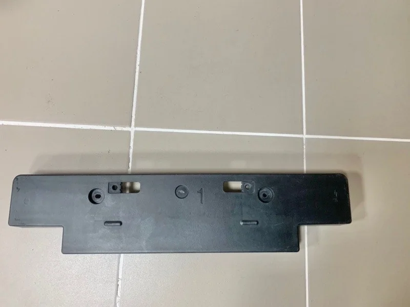 Площадка номерного знака Toyota Land Cruiser 200 рестайлинг 2 (2015—2021) б.у