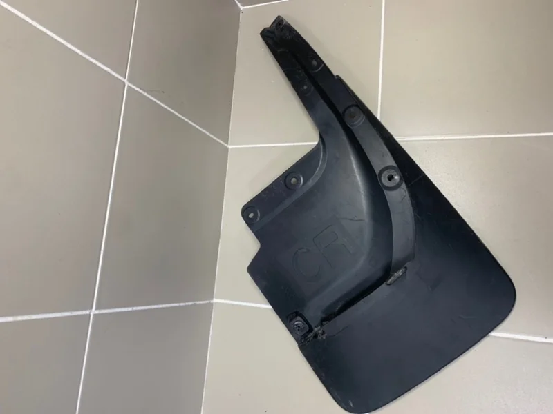 Брызговик Toyota Land Cruiser 200 рестайлинг 2 (2015—2021) б.у