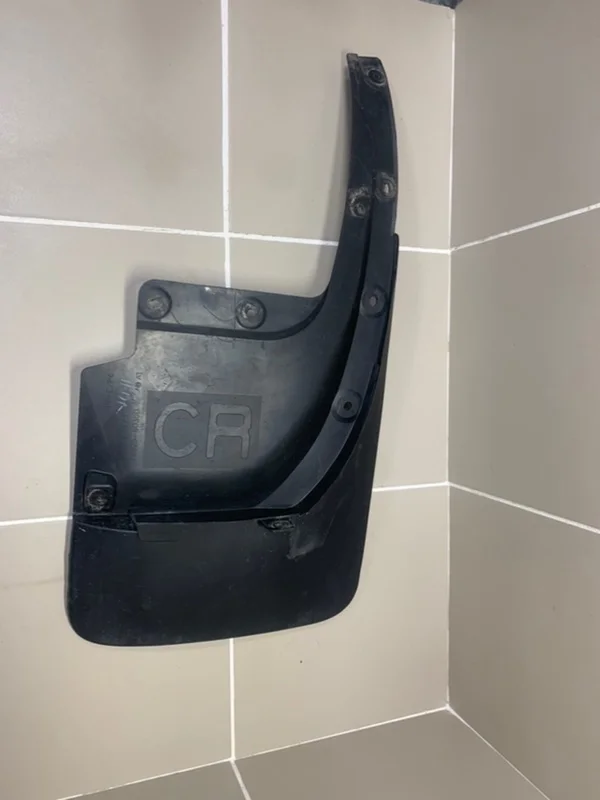 Брызговик Toyota Land Cruiser 200 рестайлинг 2 (2015—2021) б.у