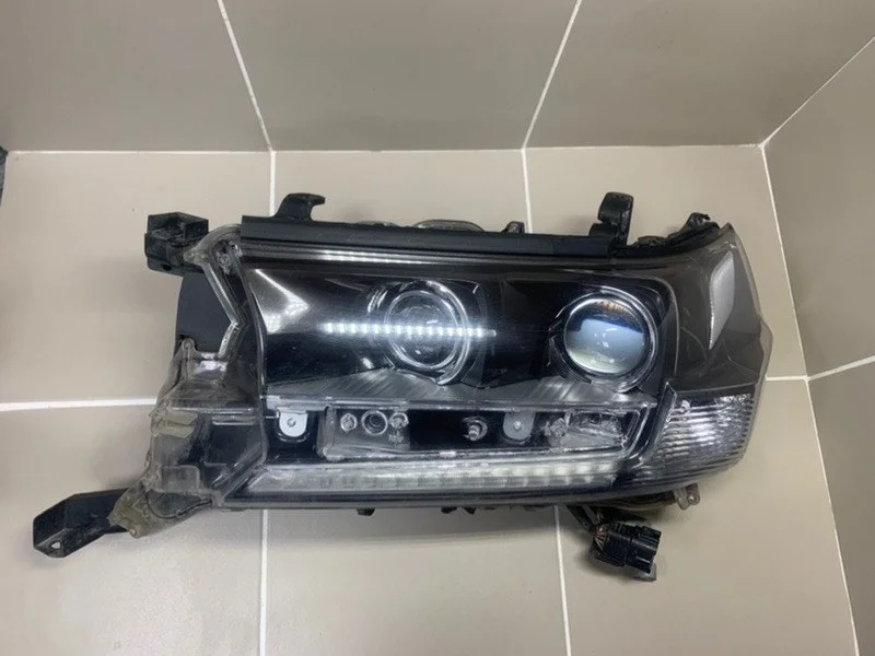 Фара Toyota Land Cruiser 200 рестайлинг 2 (2015—2021) б.у