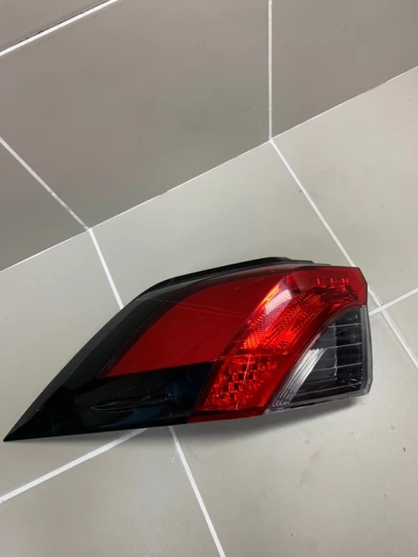 Фонарь Toyota RAV4 V (2018—2025) б.у