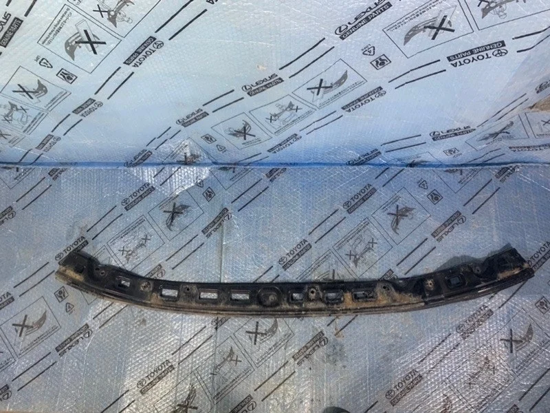 Усилитель бампера Toyota Land Cruiser 200 рестайлинг 2 (2015—2021) б.у