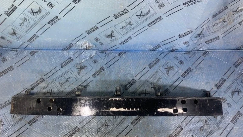 Усилитель бампера Toyota Land Cruiser Prado 150 (2009—2013) б.у