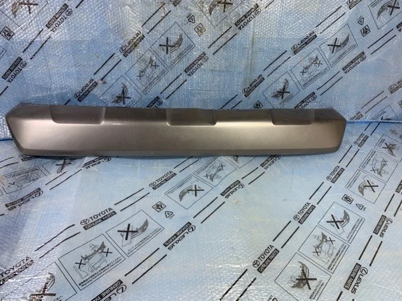 Накладка бампера Toyota RAV4 V (2018—2025) б.у