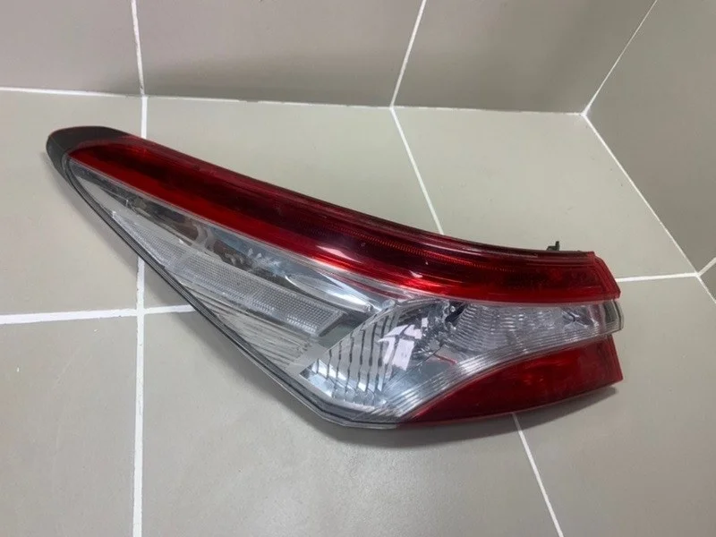 Фонарь Toyota Camry XV70 (2017—2021) б.у