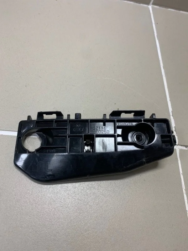 Кронштейн бампера Toyota Land Cruiser 200 (2007—2012) б.у