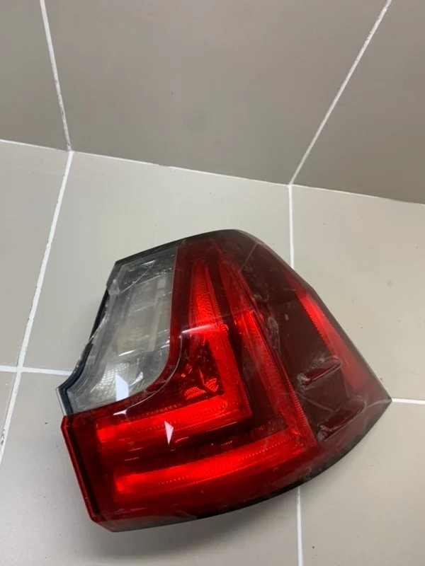 Фонарь Lexus LX J200 рестайлинг 2 (2015—2023) б.у