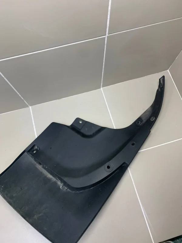 Брызговик Lexus LX J200 (2007—2012) б.у