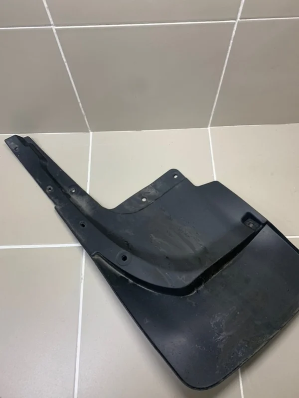 Брызговик Lexus LX J200 (2007—2012) б.у