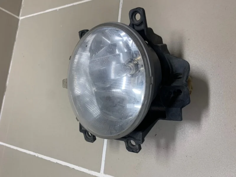 Фара противотуманная Toyota Land Cruiser 200 рестайлинг (2012—2015) б.у