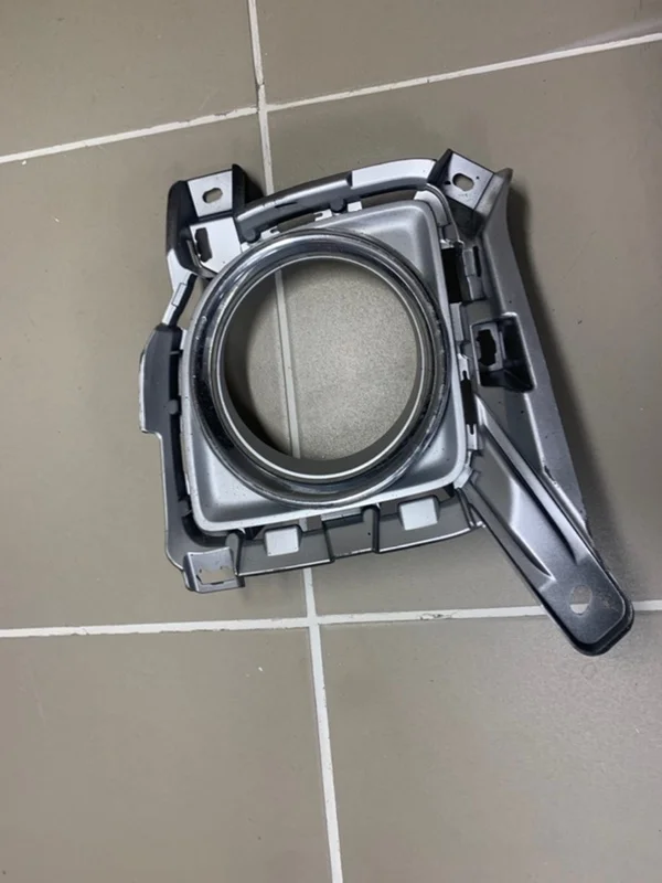 Накладка противотуманной фары Toyota Land Cruiser 200 рестайлинг (2012—2015) б.у