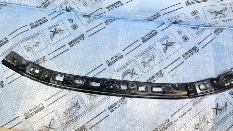 Усилитель бампера Toyota Land Cruiser 200 рестайлинг 2 (2015—2021) б.у