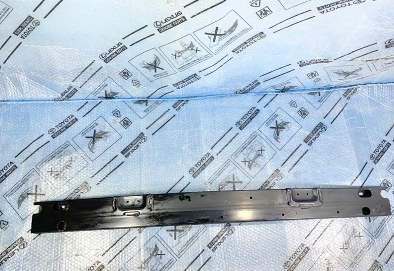 Усилитель бампера Toyota RAV4 IV рестайлинг (2015—2019) б.у