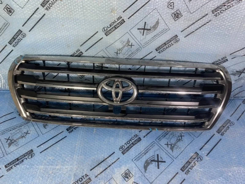 Решетка радиатора Toyota Land Cruiser 200 рестайлинг (2012—2015) б.у