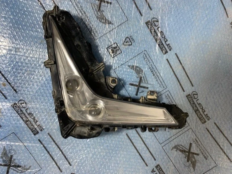 Противотуманная фара Lexus LX J200 рестайлинг 2 (2015—2023) б.у