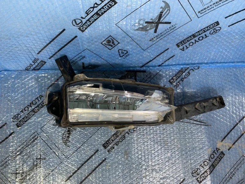 Фара противотуманная Lexus NX Z10 рестайлинг (2017—2021) б.у