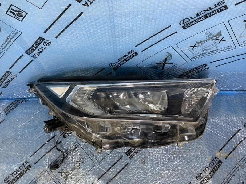 Фара Toyota RAV4 V (2018—2025) б.у