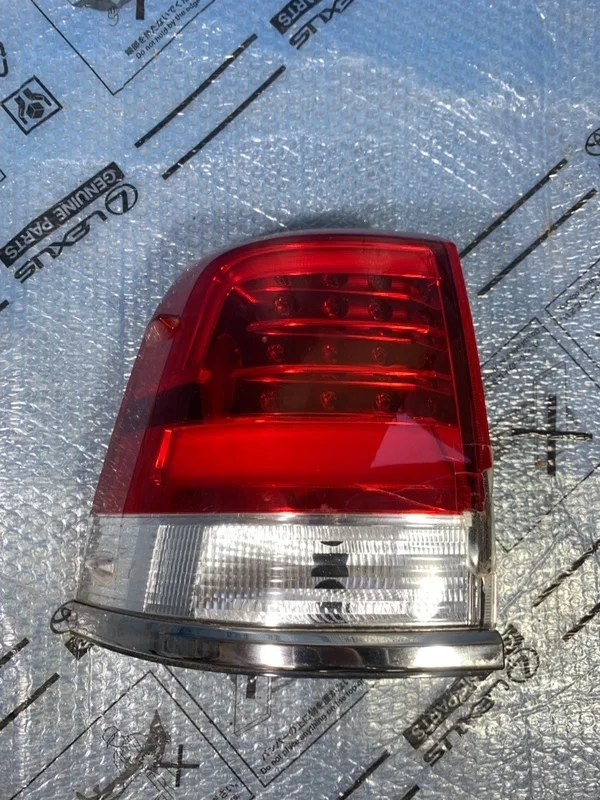 Фонарь Toyota Land Cruiser 200 рестайлинг 2 (2015—2021) б.у