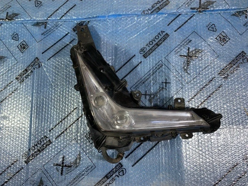 Фара противотуманная Lexus LX J200 рестайлинг 2 (2015—2023) б.у