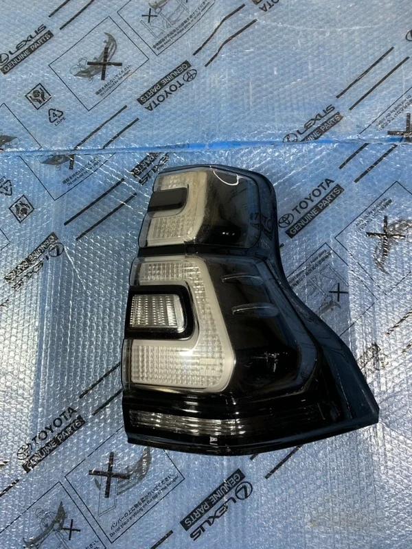 Фонарь задний Toyota Land Cruiser Prado 150 рестайлинг 2 (2017—2026) б.у