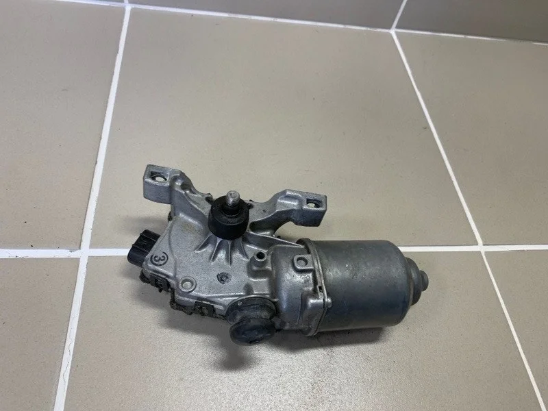 Моторчик стеклоочистителя Toyota Hilux VII рестайлинг (2011—2015) б.у