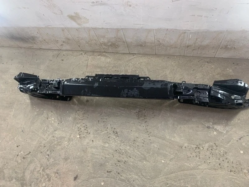 Усилитель бампера Toyota Hilux VIII (2015—2020) б.у