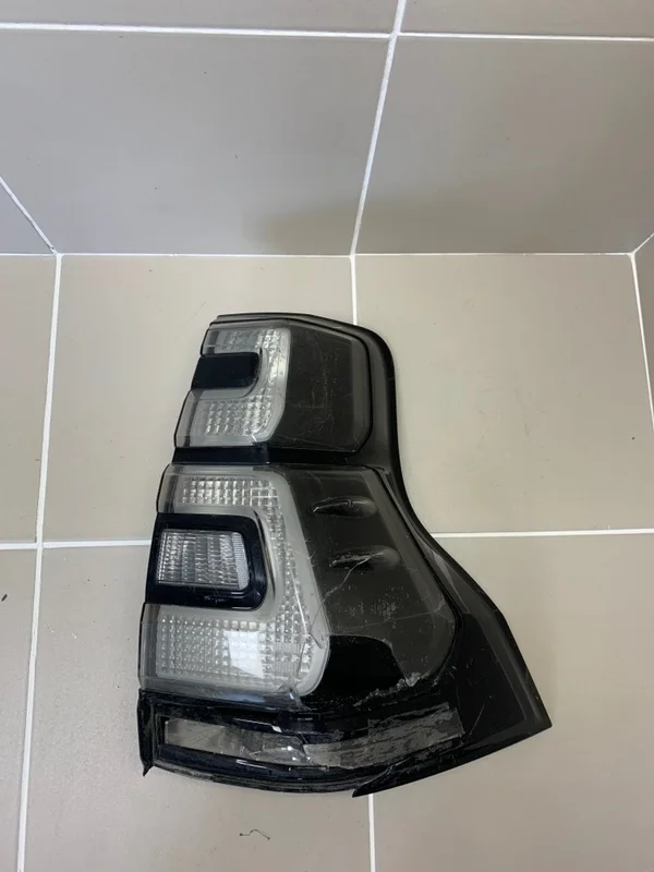 Фонарь Toyota Land Cruiser Prado 150 рестайлинг 2 (2017—2026) б.у