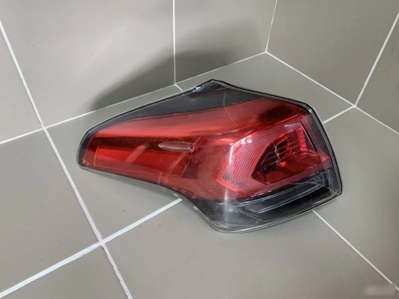 Фонарь наружный Toyota RAV4 IV рестайлинг (2015—2019) б.у