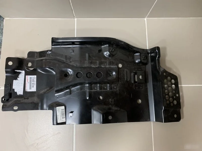 Защита двигателя Toyota Land Cruiser 200 рестайлинг (2012—2015) новый