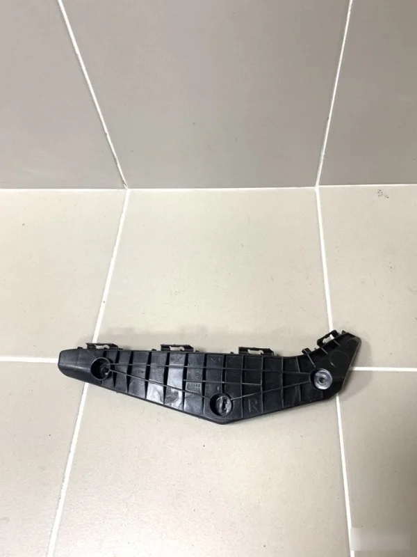 Кронштейн бампера Toyota Highlander II (2007—2010) новый