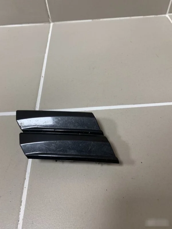 Заглушка буксировочного крюка Toyota Camry XV70 (2017—2021) б.у