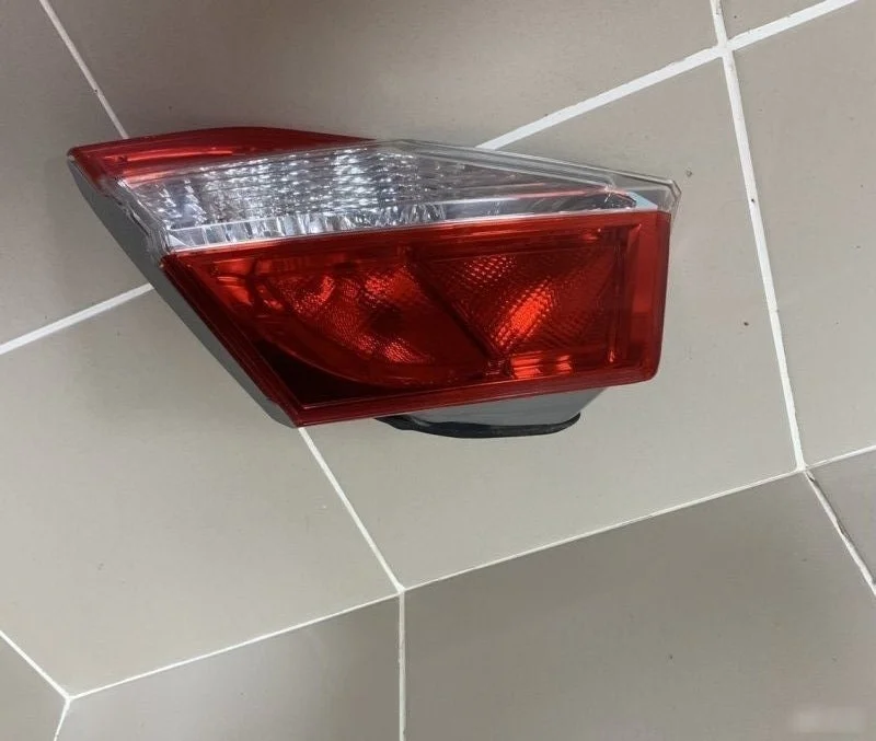 Фонарь в крышку багажника Toyota Camry XV50 рестайлинг (2014—2017) б.у