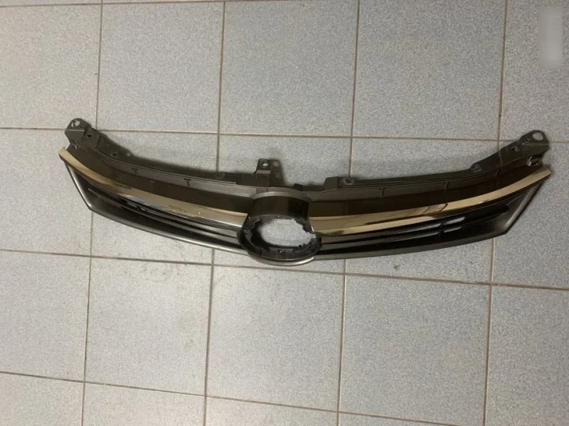 Решетка радиатора Toyota Camry XV50 рестайлинг (2014—2017) б.у