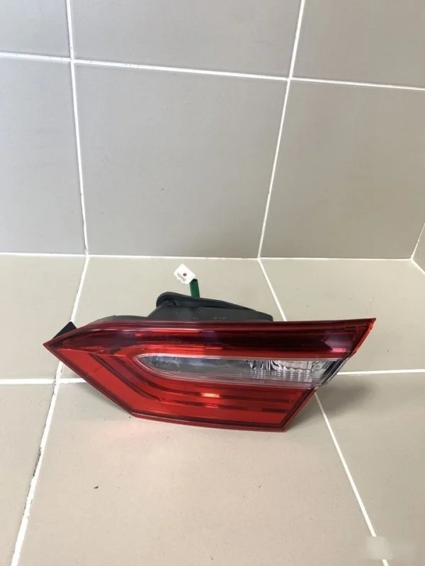 Фонарь Toyota Camry XV70 (2017—2021) б.у