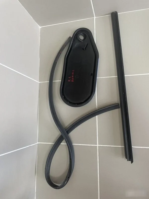 Уплотнитель двери Skoda Rapid II (2019—2025) б.у