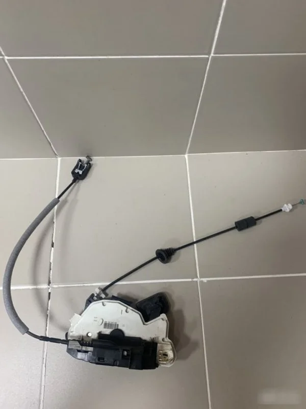 Замок двери Skoda Octavia III (2013—2017) б.у