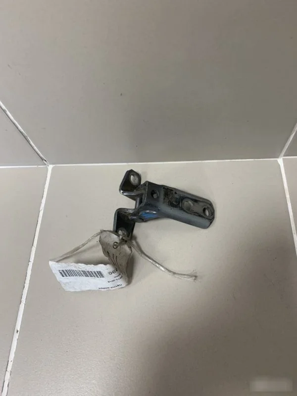 Петля двери Mitsubishi Outlander III (2012—2015) б.у