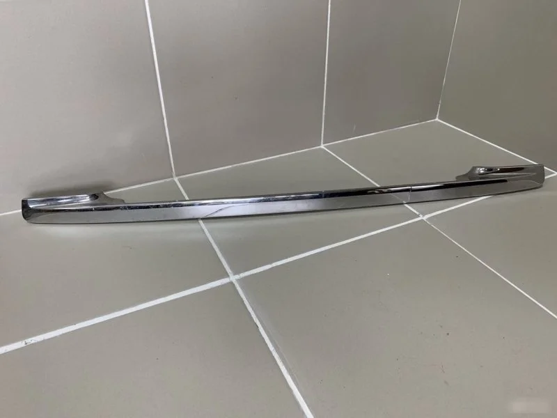 Накладка двери багажника Lexus LX J200 (2007—2012) б.у