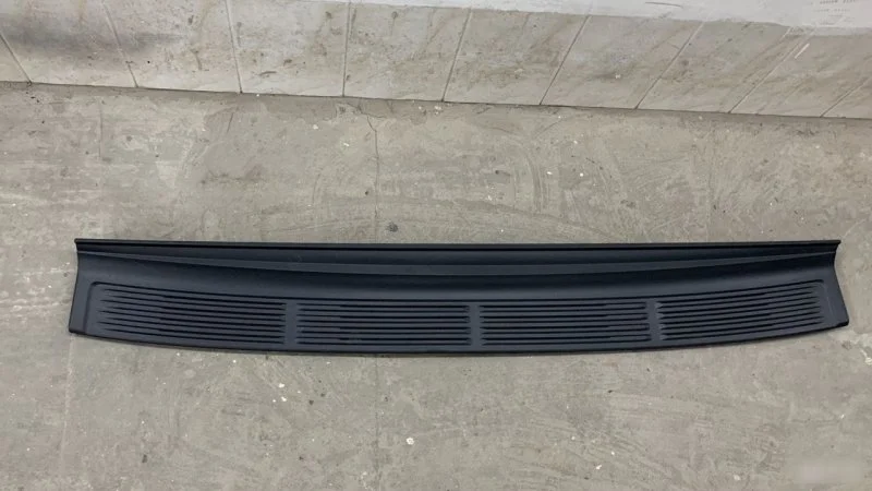 Накладка бампера Lexus LX J200 рестайлинг 2 (2015—2023) б.у