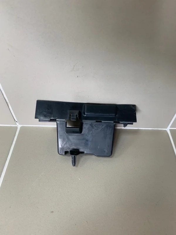 кронштейн диффузора Renault Duster II (2017—2026) б.у