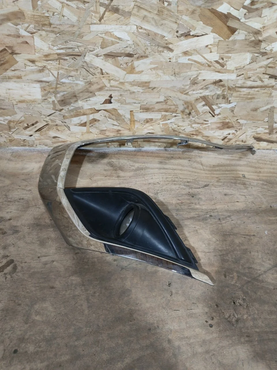 Накладка птф Mitsubishi Outlander 3 2015-2021 6407A145, левая