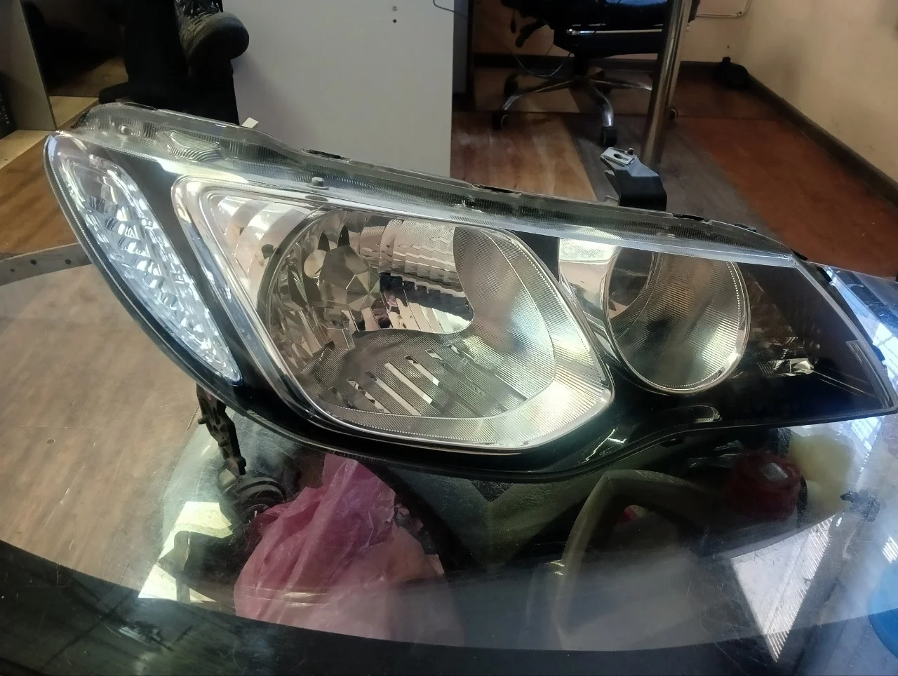 Фара галоген Honda Civic 8 2006-2008 33101SNBG03 4D, правая