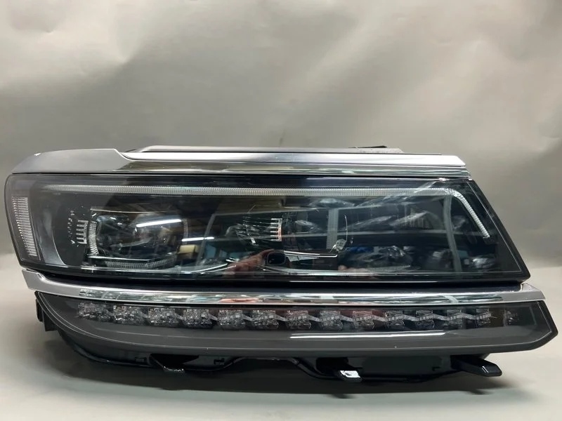 Фара Volkswagen Tiguan 2016-2020 5NB941082A 2, передняя правая
