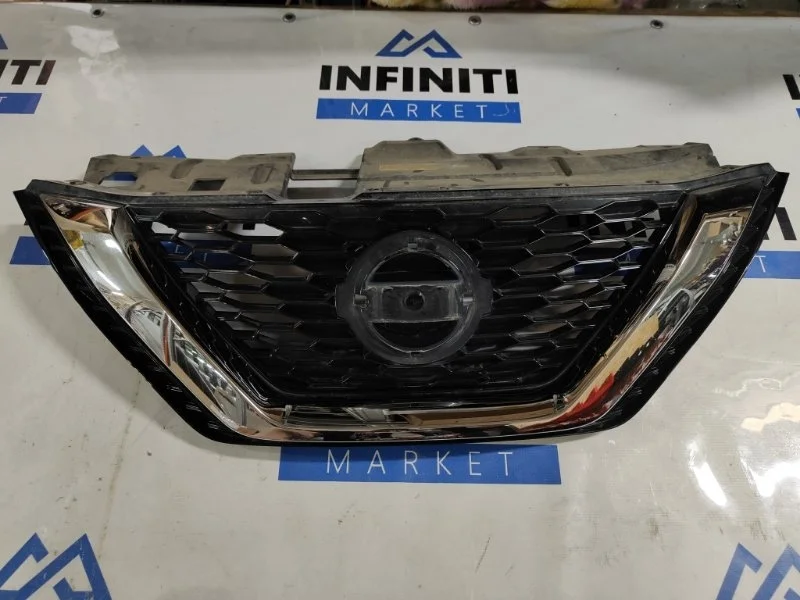 Решетка радиатора NISSAN Qashqai J11