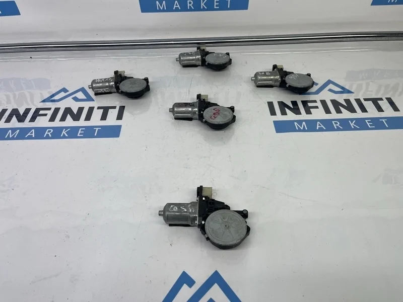 Мотор стеклоподъемника передний левый INFINITI G35