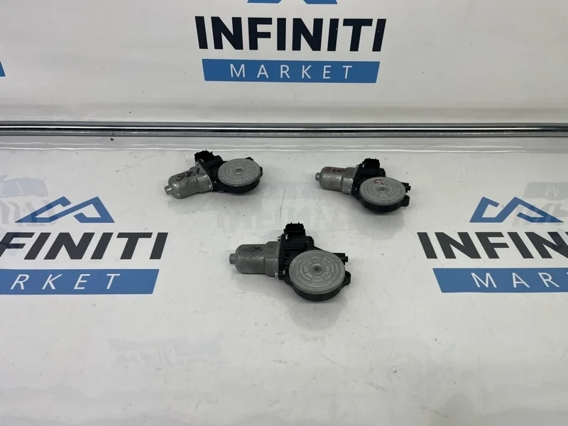 Мотор стеклоподъемника передний левый INFINITI G35