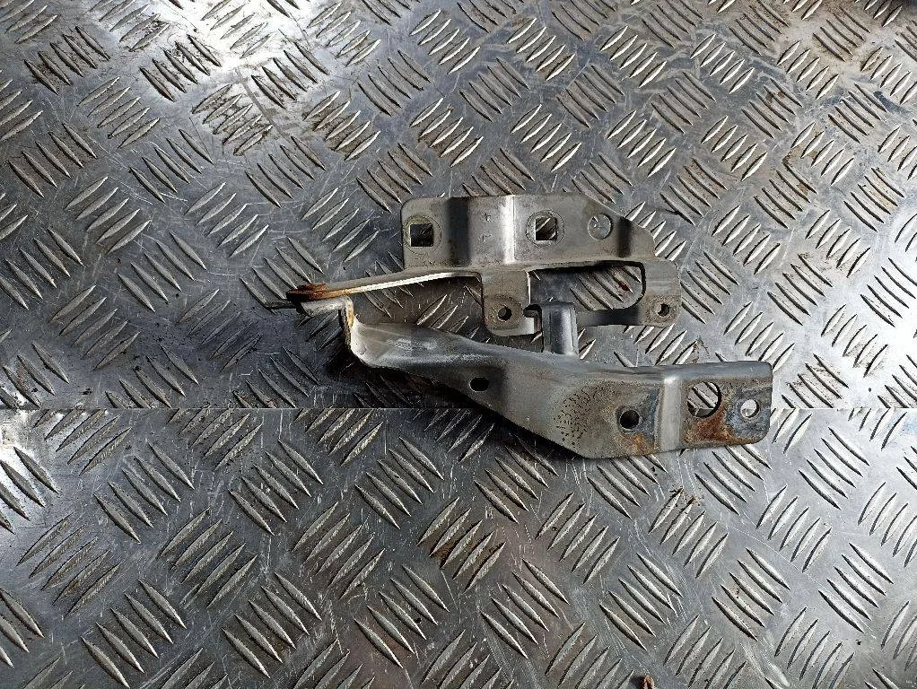 Петля капота Nissan X-Trail T30 2004 654018H30A