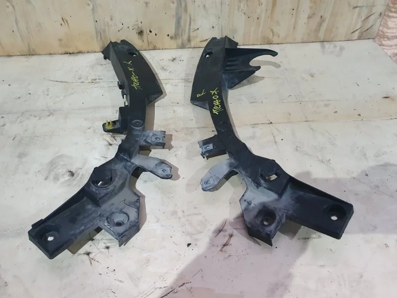 Кронштейн передней панели Peugeot Expert 2016-2024