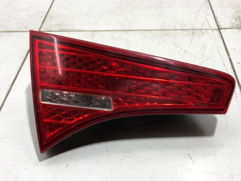 Фонарь внутренний левый Kia Optima 3 TF